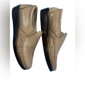 SAS flat shoe in beige color like New. SAS quality brand